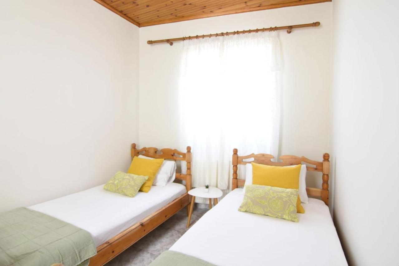 The Yellow Art Home Kalamata Extérieur photo